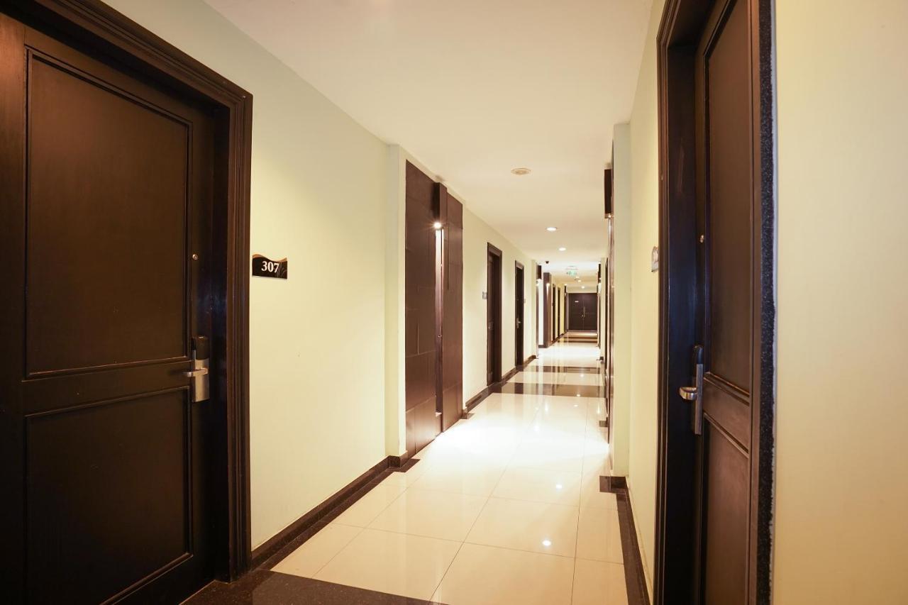 Oyo 197 Prime Royal Hotel Kapasari Buitenkant foto