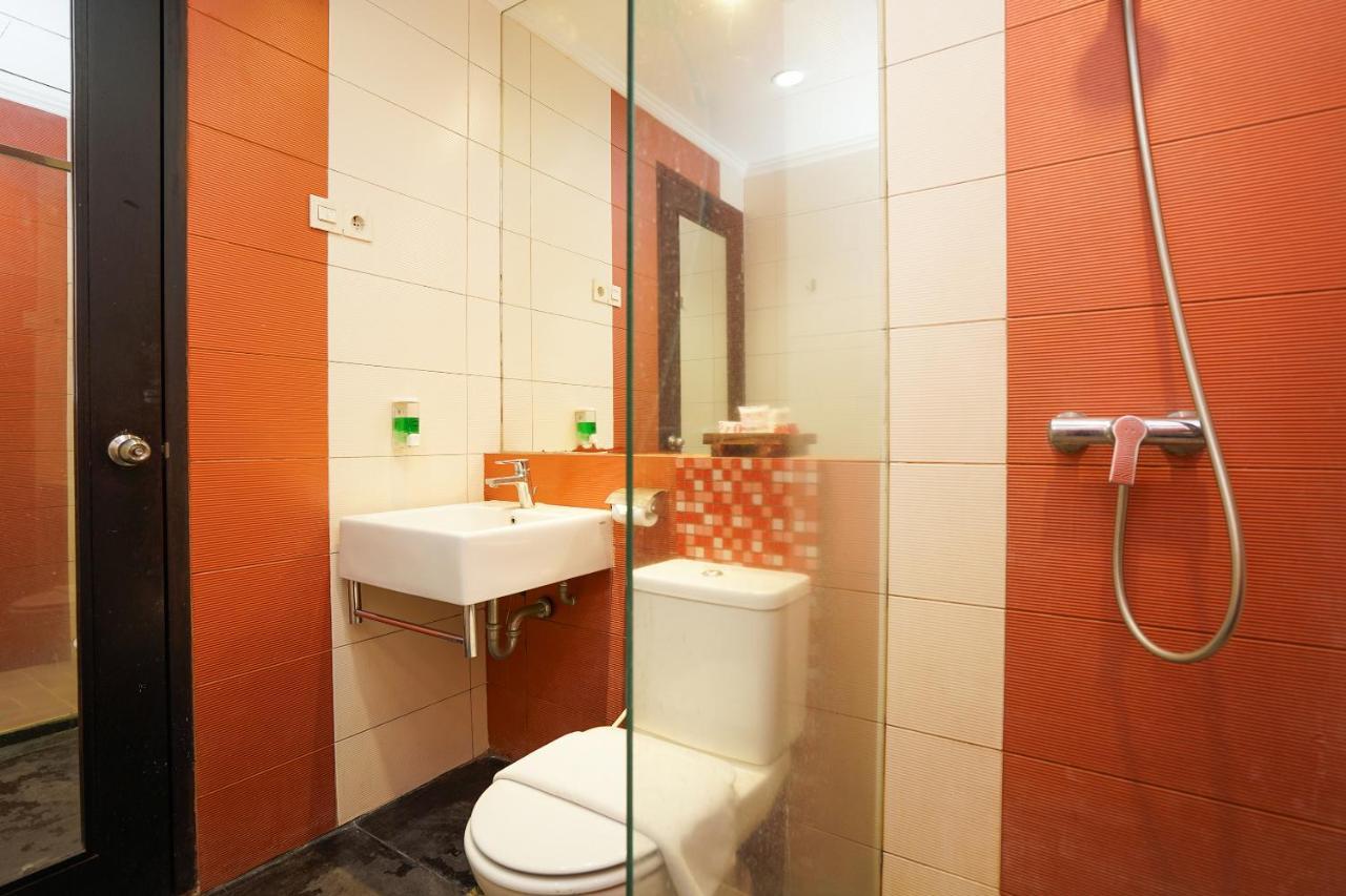 Oyo 197 Prime Royal Hotel Kapasari Buitenkant foto