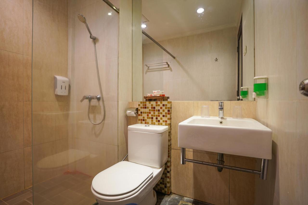 Oyo 197 Prime Royal Hotel Kapasari Buitenkant foto